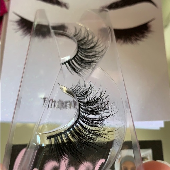 Lashes - Picture 2 of 5